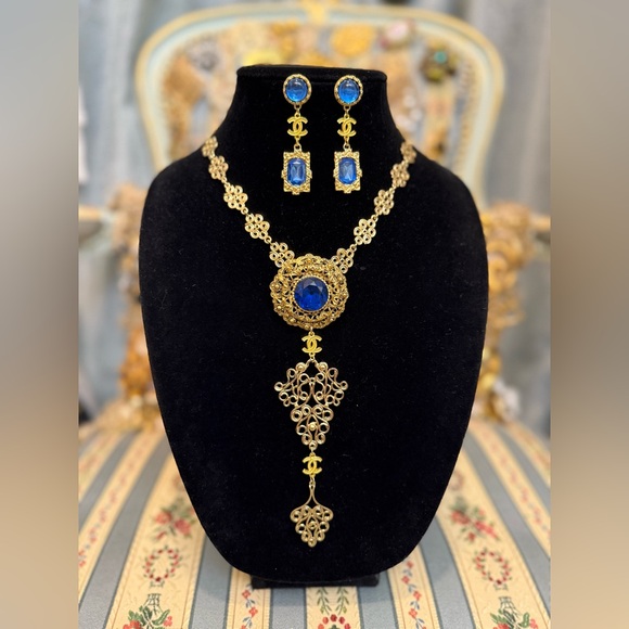 Elegant Gold and Blue Jewelry Set - Picture 1 of 8